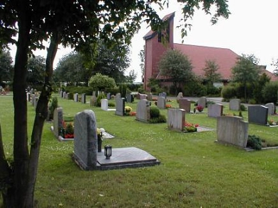Kapelle Altwarmbüchen auf dem Friedhof Awb